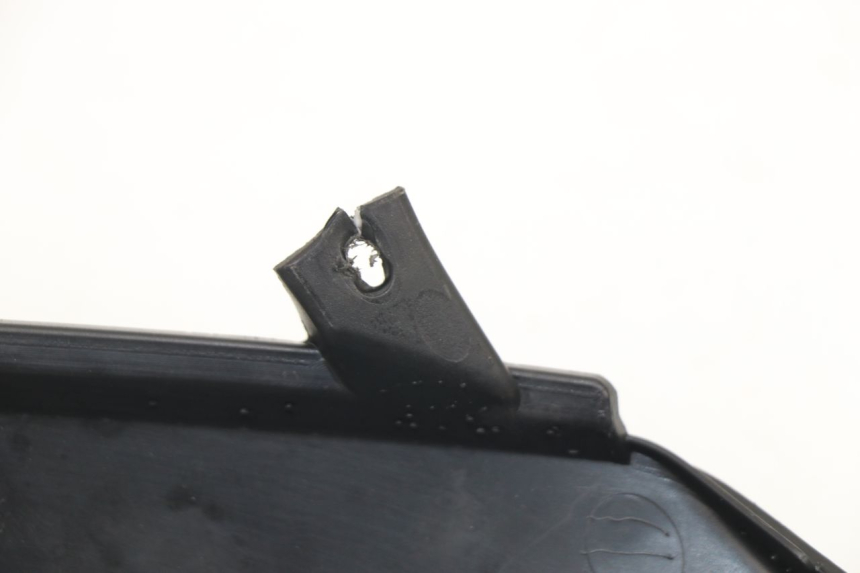 photo de RIGHT UNDERSEAT PANEL PIAGGIO FLY 2T 50 (2004 - 2017)
