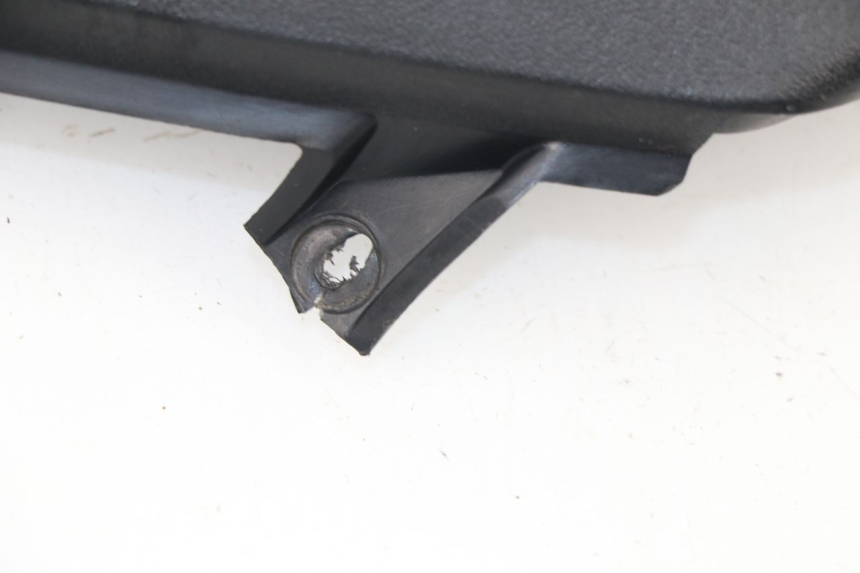 photo de RIGHT UNDERSEAT PANEL PIAGGIO FLY 2T 50 (2004 - 2017)