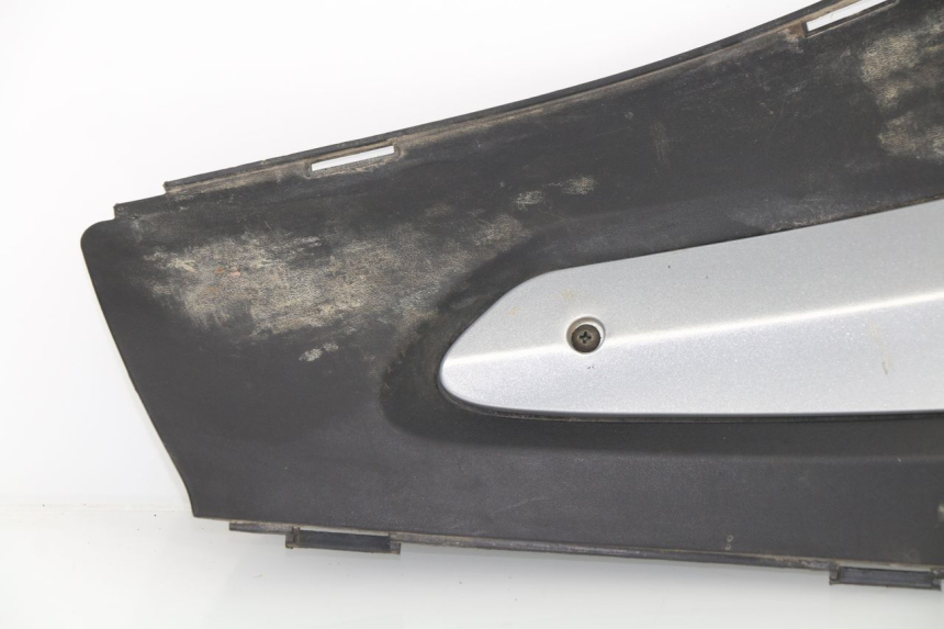 photo de RIGHT UNDERSEAT PANEL GILERA RUNNER 50 (1999 - 2005)