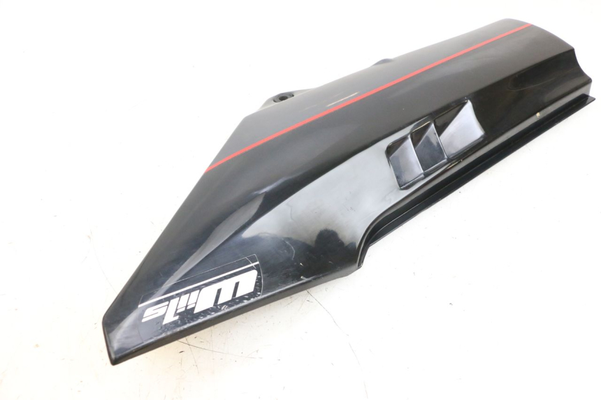 photo de RIGHT UNDERSEAT PANEL KAWASAKI GPZ RX 1000 (1986 - 1988) - Surface and material condition