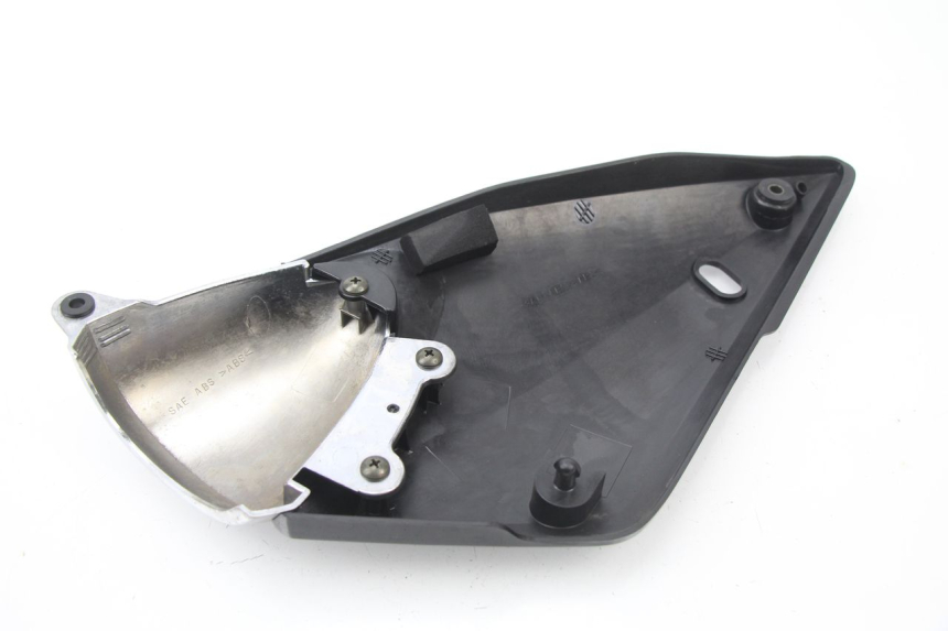 photo de RIGHT UNDERSEAT PANEL SUZUKI GSF N BANDIT 600 (2000 - 2004)
