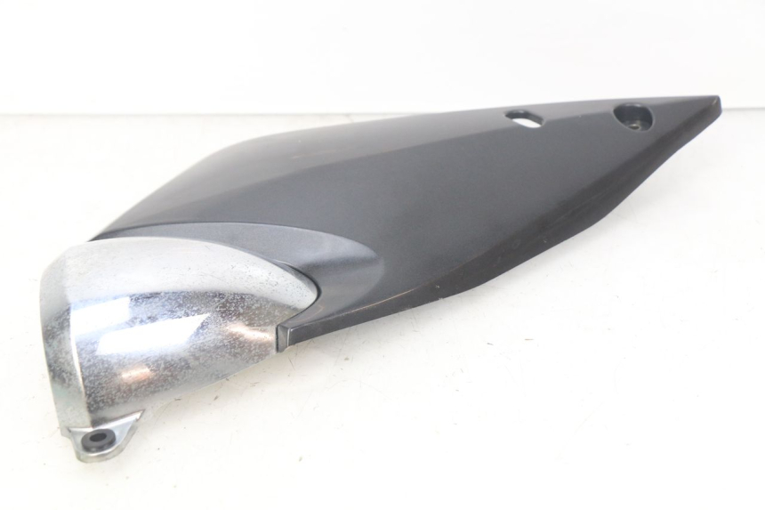 photo de RIGHT UNDERSEAT PANEL SUZUKI GSF N BANDIT 600 (2000 - 2004)