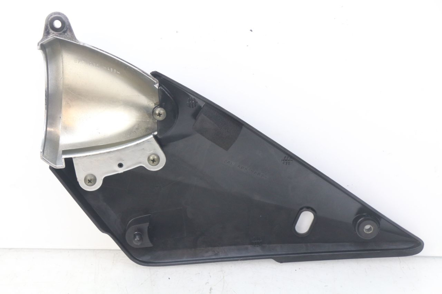 photo de RIGHT UNDERSEAT PANEL SUZUKI GSF N BANDIT 600 (2000 - 2004)