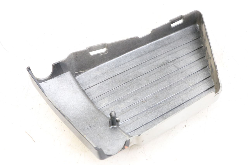 photo de RIGHT UNDERSEAT PANEL SUZUKI GSX E 250 (1982 - 1983)