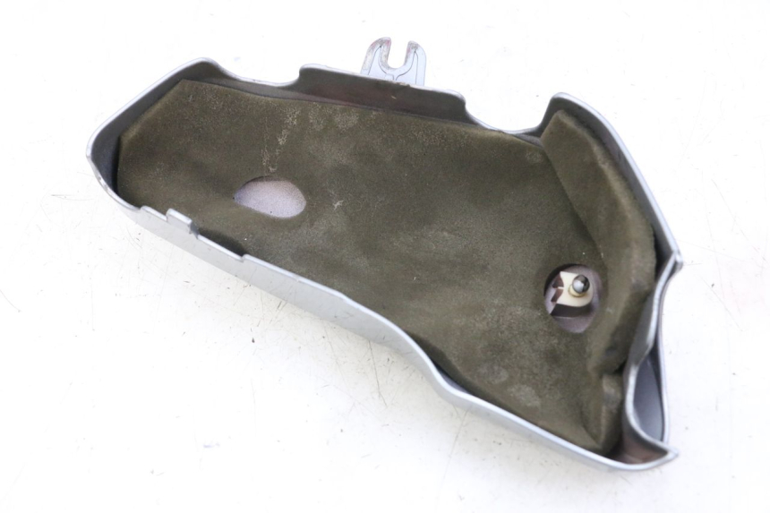 photo de RIGHT SIDE UNDER SEAT COVER HYOSUNG GV AQUILA 125 (2000 - 2004)