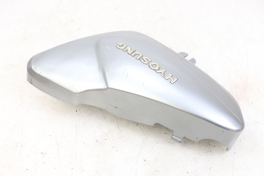photo de RIGHT SIDE UNDER SEAT COVER HYOSUNG GV AQUILA 125 (2000 - 2004)