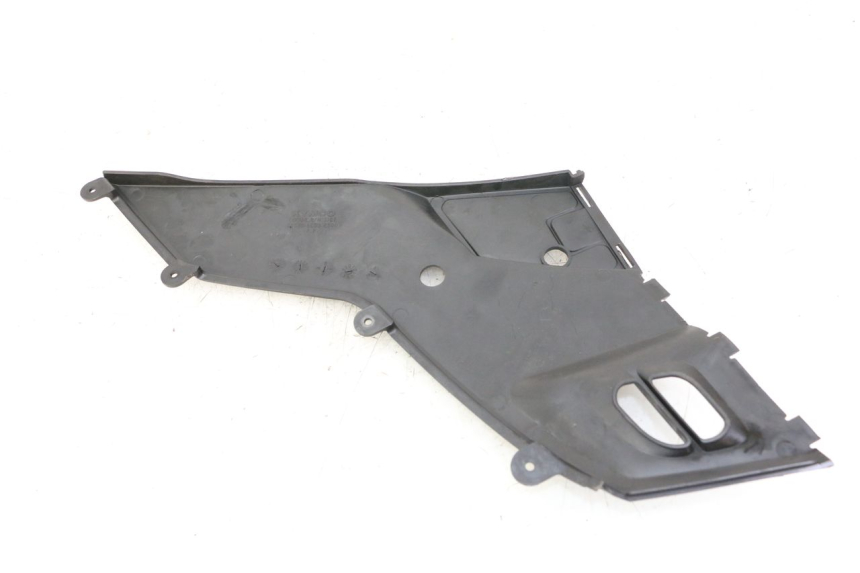 photo de RIGHT UNDERSEAT PANEL KYMCO PEOPLE S 125 (2000 - 2008)