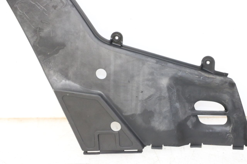 photo de RIGHT UNDERSEAT PANEL KYMCO PEOPLE S 125 (2000 - 2008)