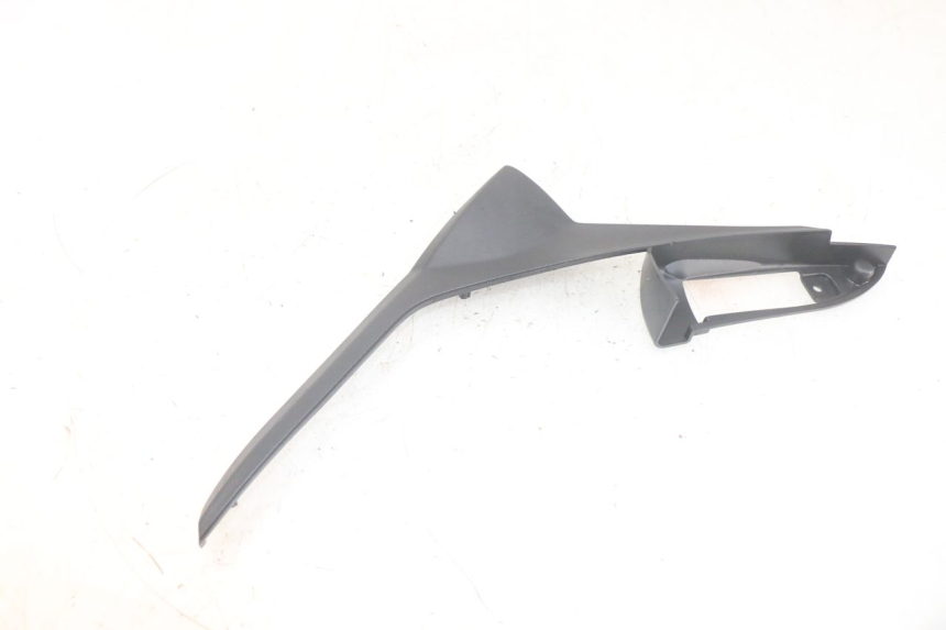 photo de RIGHT UNDERSEAT PANEL PIAGGIO MP3 HPE 300 (2019 - 2026) - Technical close-up