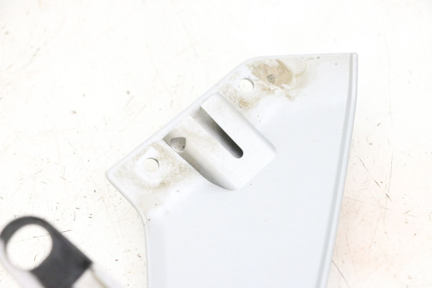 photo de RIGHT UNDERSEAT PANEL YAMAHA MT-07 MT07 ABS 700 (2018 - 2020) - Zoom on usage condition