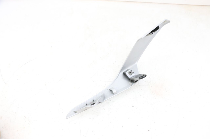 photo de RIGHT UNDERSEAT PANEL YAMAHA MT-07 MT07 ABS 700 (2018 - 2020) - Alternative perspective