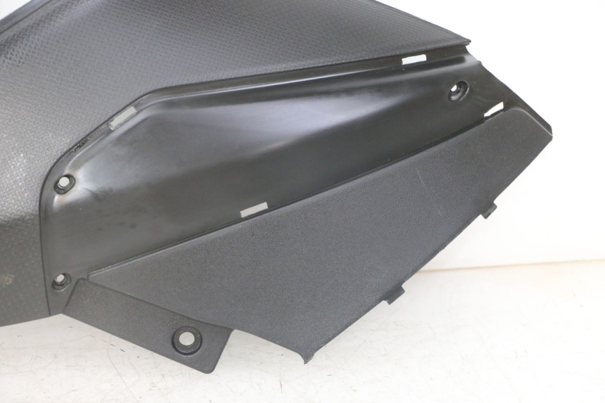 photo de RIGHT UNDERSEAT PANEL PIAGGIO NRG POWER PUREJET 50 (2018 - 2021)