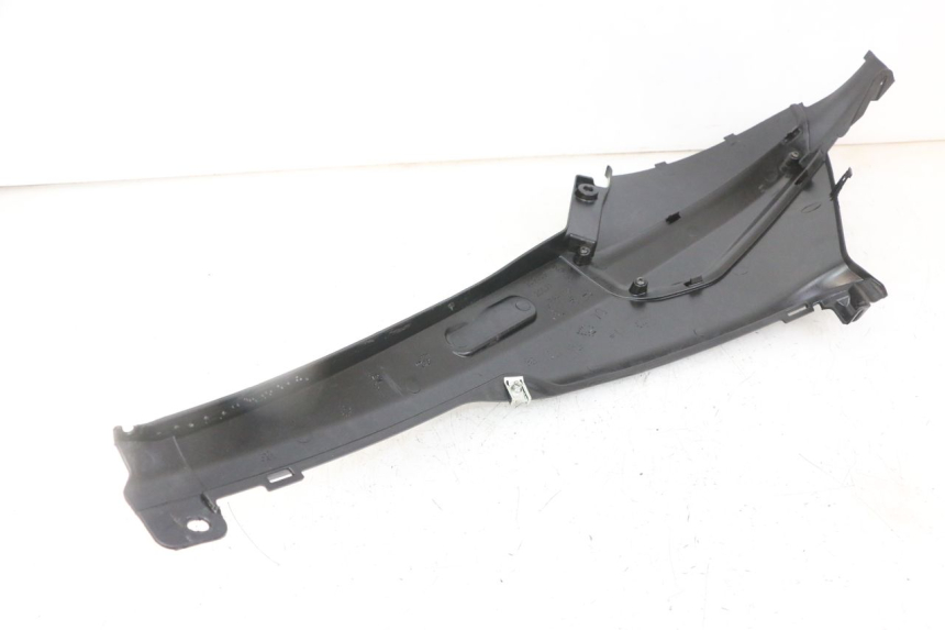 photo de RIGHT UNDERSEAT PANEL PIAGGIO NRG POWER PUREJET 50 (2018 - 2021)