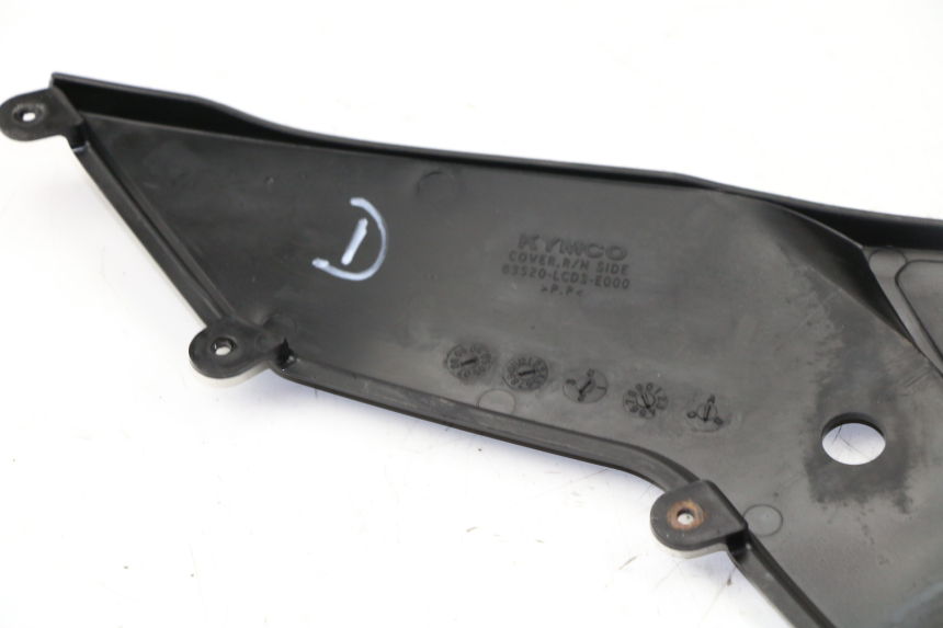 photo de RIGHT UNDERSEAT PANEL KYMCO PEOPLE S 125 (2000 - 2008)