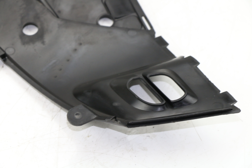 photo de RIGHT UNDERSEAT PANEL KYMCO PEOPLE S 125 (2000 - 2008)