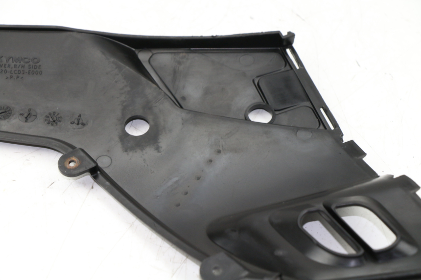 photo de RIGHT UNDERSEAT PANEL KYMCO PEOPLE S 125 (2000 - 2008)