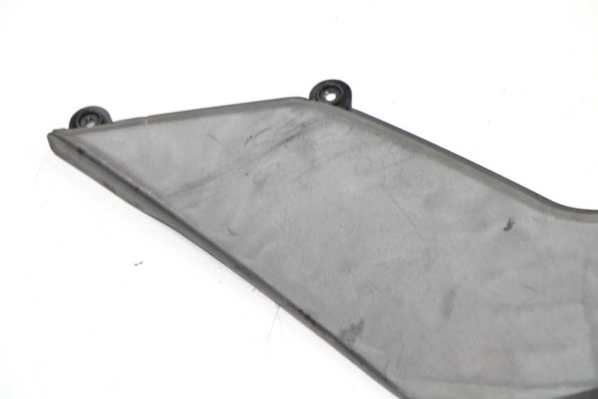 photo de RIGHT UNDERSEAT PANEL KYMCO PEOPLE S 125 (2000 - 2008)