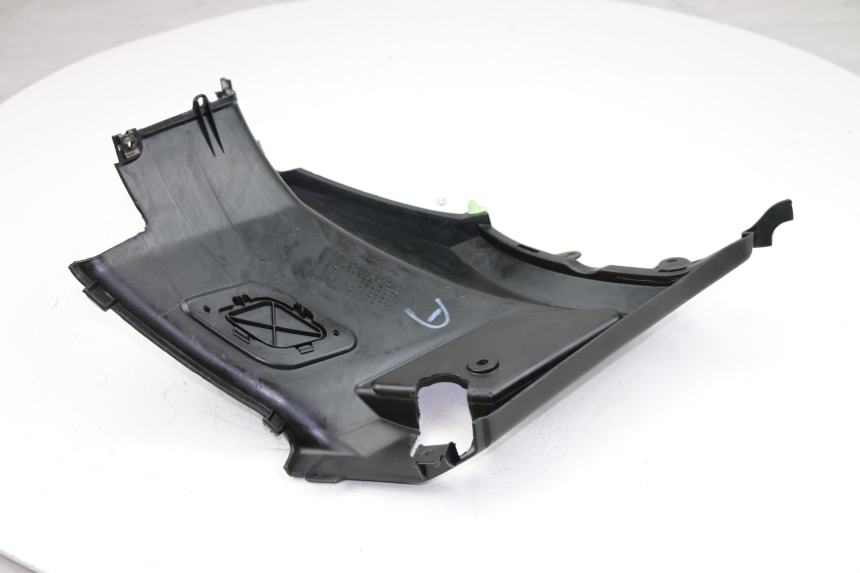 photo de RIGHT SIDE UNDER SEAT COVER PEUGEOT KISBEE 4T 50 (2010 - 2017)