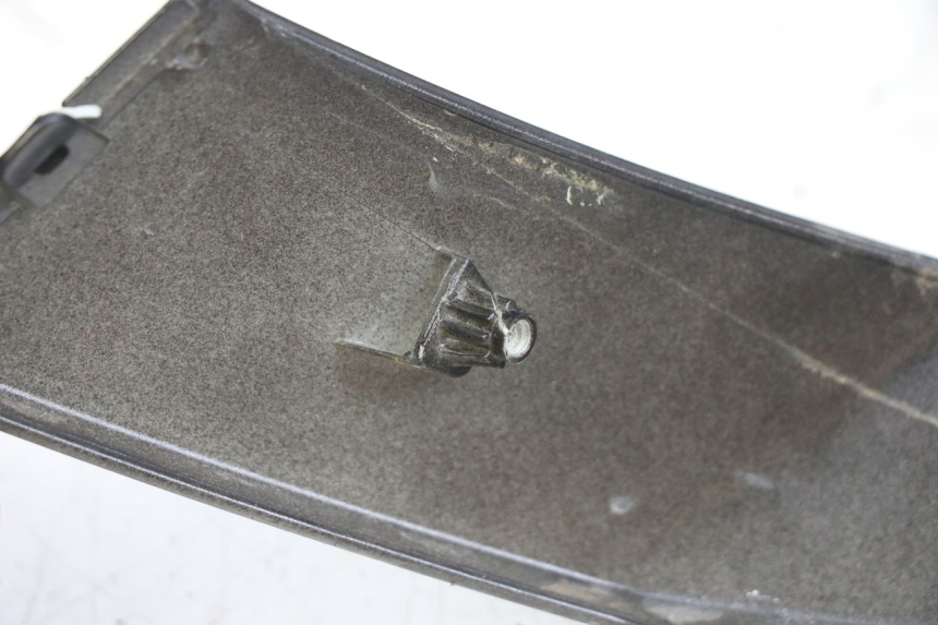 photo de RIGHT SIDE UNDER SEAT COVER PEUGEOT SPEEDFIGHT 4 4T 50 (2015 - 2019)