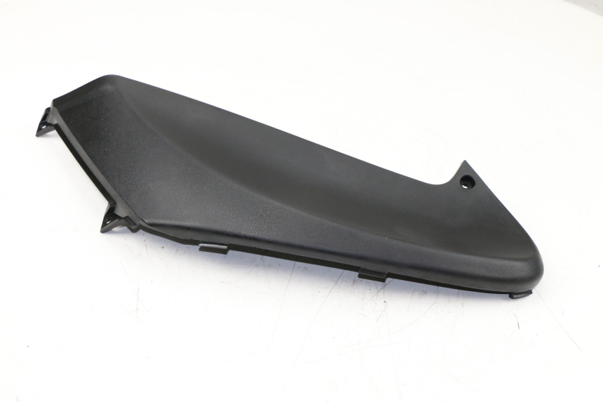 photo de RIGHT UNDERSEAT PANEL PIAGGIO FLY 2T 50 (2004 - 2017)