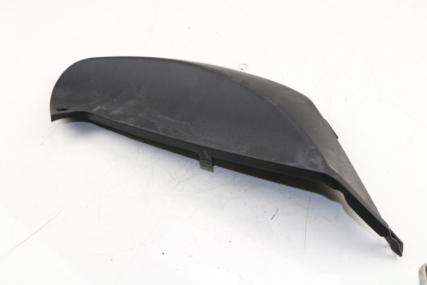 photo de RIGHT UNDERSEAT PANEL PIAGGIO FLY 2T 50 (2004 - 2017)