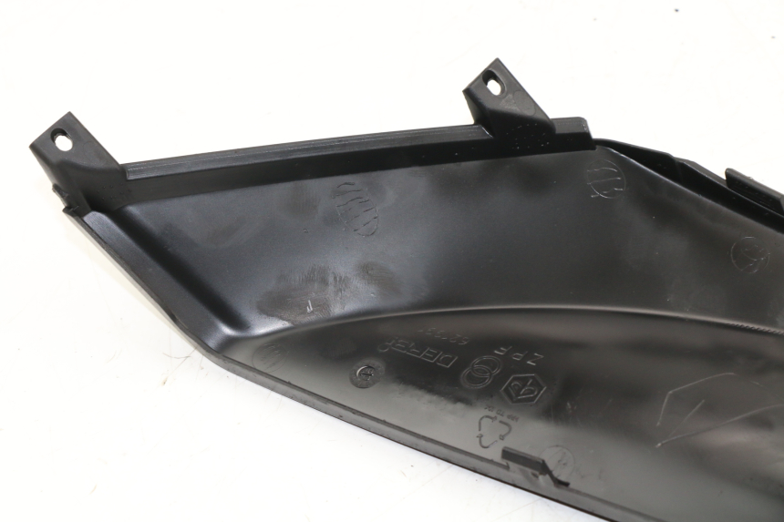 photo de RIGHT UNDERSEAT PANEL PIAGGIO FLY 2T 50 (2004 - 2017)