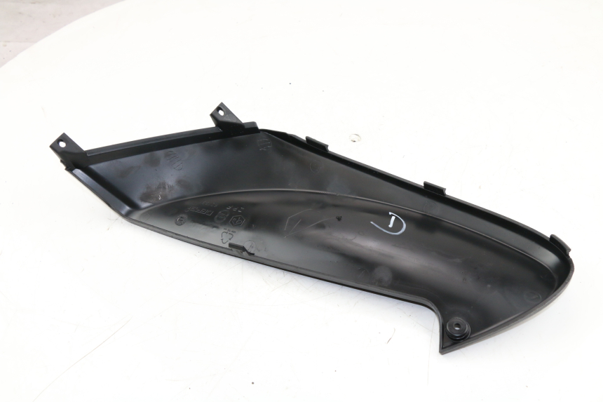 photo de RIGHT UNDERSEAT PANEL PIAGGIO FLY 2T 50 (2004 - 2017)