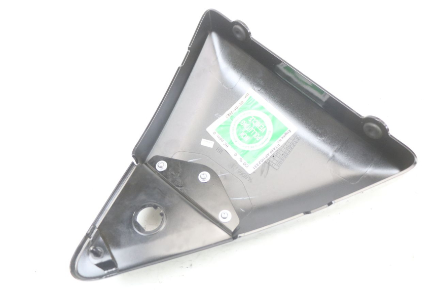 photo de RIGHT UNDERSEAT PANEL ROYAL ENFIELD CONTINENTAL GT 650 (2019 - 2024)