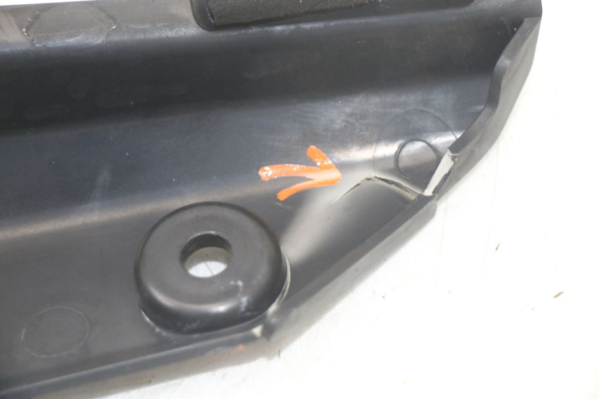 photo de RIGHT UNDERSEAT PANEL SUZUKI GSX F GSXF 650 (2007 - 2015)
