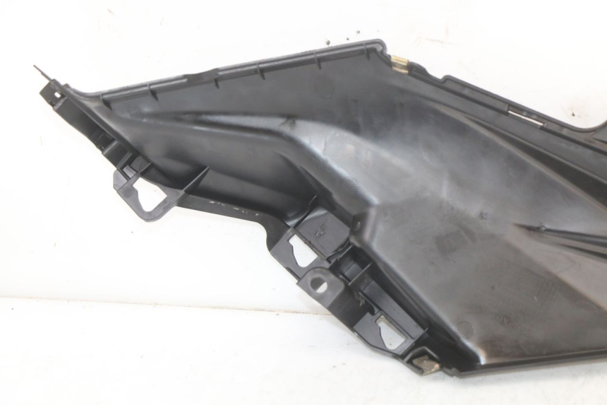 photo de RIGHT SIDE UNDER SEAT COVER SYM ORBIT III 3 4T 50 (2018 - 2021)