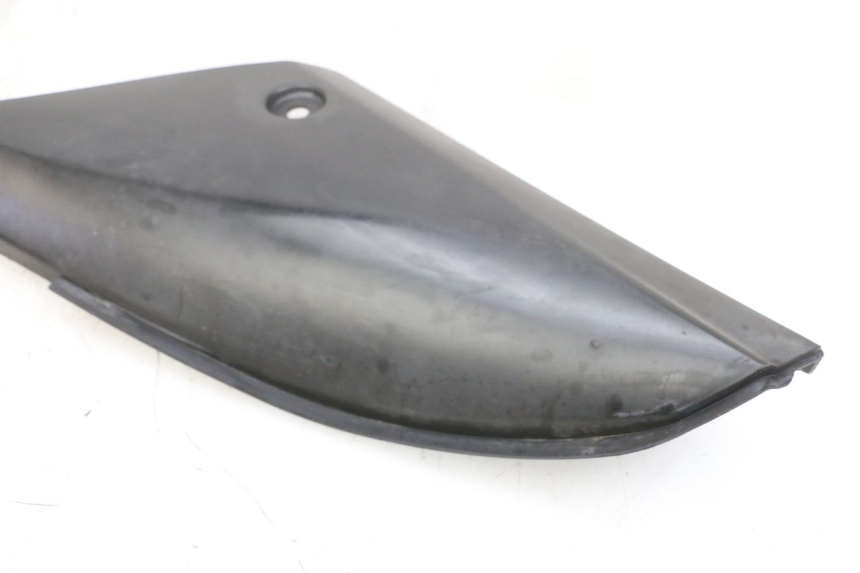 photo de RIGHT UNDERSEAT PANEL YAMAHA TZR 50 (2008 - 2016) - Fixing points details