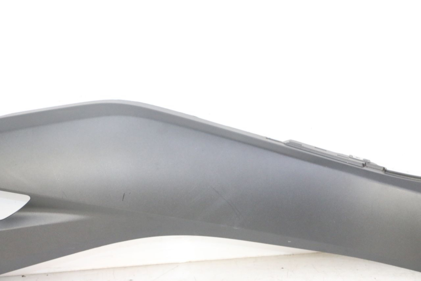 photo de RIGHT UNDERSEAT PANEL YAMAHA XMAX X-MAX 125 (2021 - 2025)
