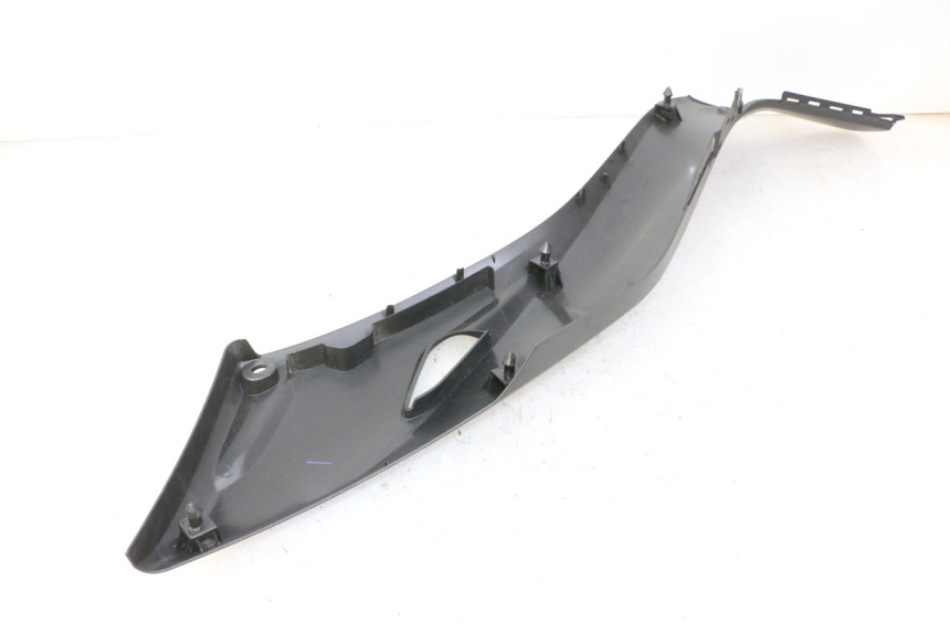 photo de RIGHT UNDERSEAT PANEL YAMAHA XMAX X-MAX 125 (2021 - 2025)