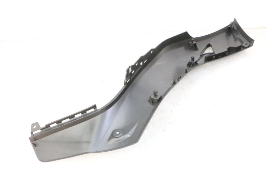 photo de RIGHT UNDERSEAT PANEL YAMAHA XMAX X-MAX 125 (2021 - 2025)