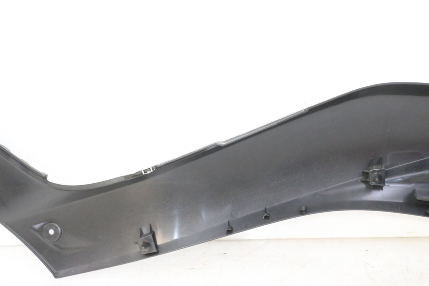 photo de RIGHT UNDERSEAT PANEL YAMAHA XMAX X-MAX 125 (2021 - 2025)