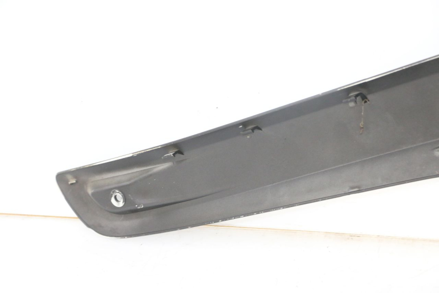 photo de RIGHT SIDE SEAT COVER YAMAHA X-MAX XMAX 125 (2010 - 2014)