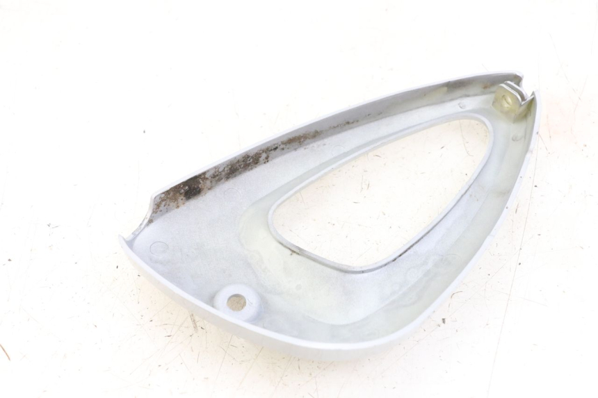photo de RIGHT SIDE UNDER SEAT PANEL HYOSUNG XRX 125 (2000 - 2008)