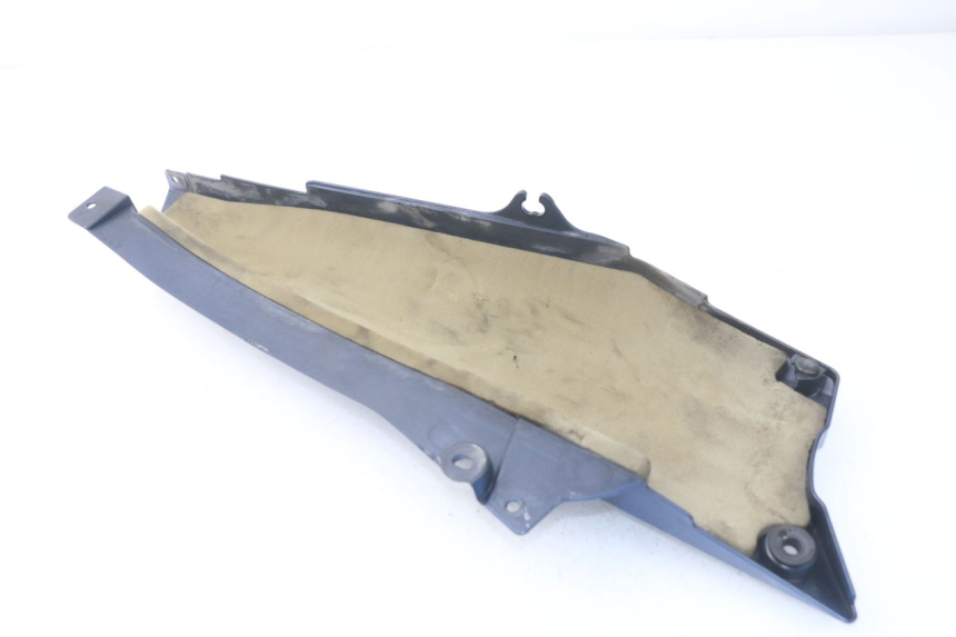 photo de RIGHT UNDERSEAT PANEL YAMAHA FJR ABS 1300 (2006 - 2012)