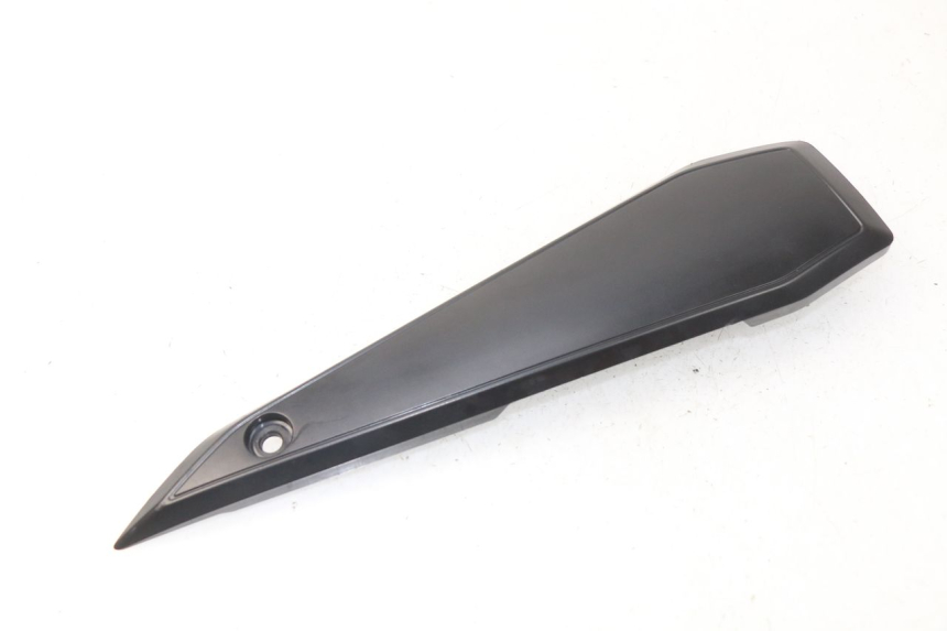 photo de RIGHT UNDERSEAT PANEL YAMAHA FZ8 800 (2010 - 2016)