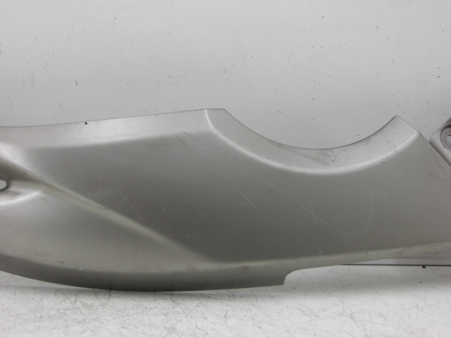 photo de RIGHT UNDERSEAT PANEL YAMAHA XP T-MAX TMAX 500 (2004 - 2007)