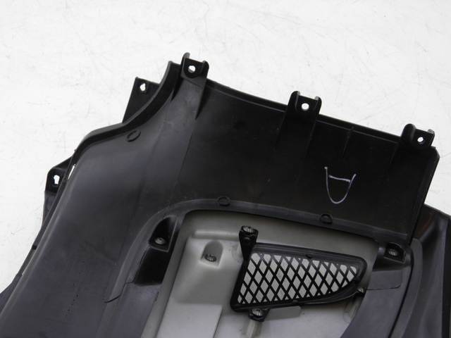 photo de RIGHT UNDERSEAT PANEL YAMASAKI YM50QT-N3 RETRO 50 (2012 - 2014) - Distinctive features