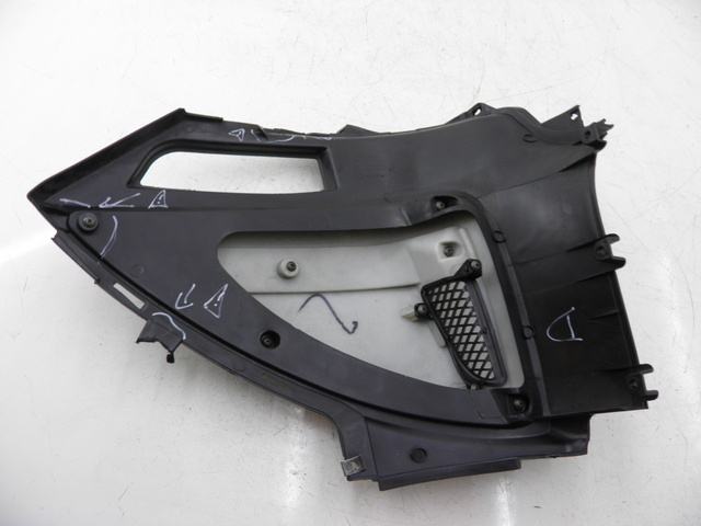 photo de RIGHT UNDERSEAT PANEL YAMASAKI YM50QT-N3 RETRO 50 (2012 - 2014) - Surface and material condition