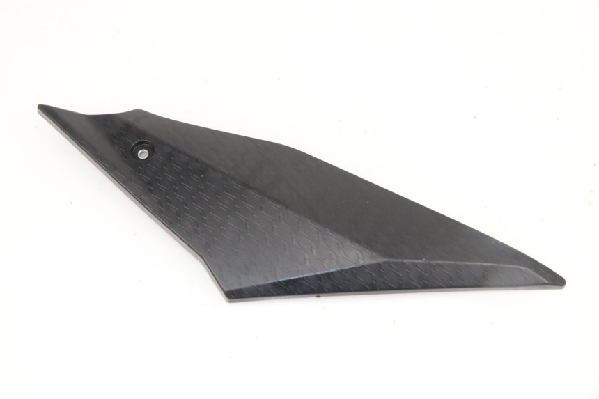 photo de RIGHT UNDERSEAT PANEL YAMAHA YZF R1M R1 M 1000 (2015 - 2020)