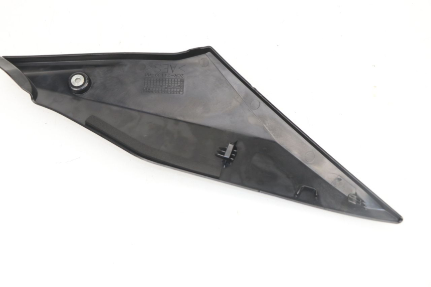 photo de RIGHT UNDERSEAT PANEL YAMAHA YZF R1M R1 M 1000 (2015 - 2020)