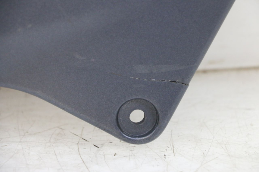 photo de RIGHT UNDERSEAT PANEL KAWASAKI ZR 7 750 (1999 - 2001) - Detailed visual inspection