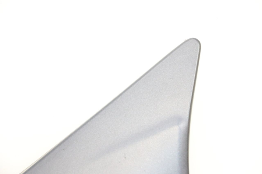 photo de RIGHT UNDERSEAT PANEL KAWASAKI ZR 7 750 (1999 - 2001) - Focus on structure