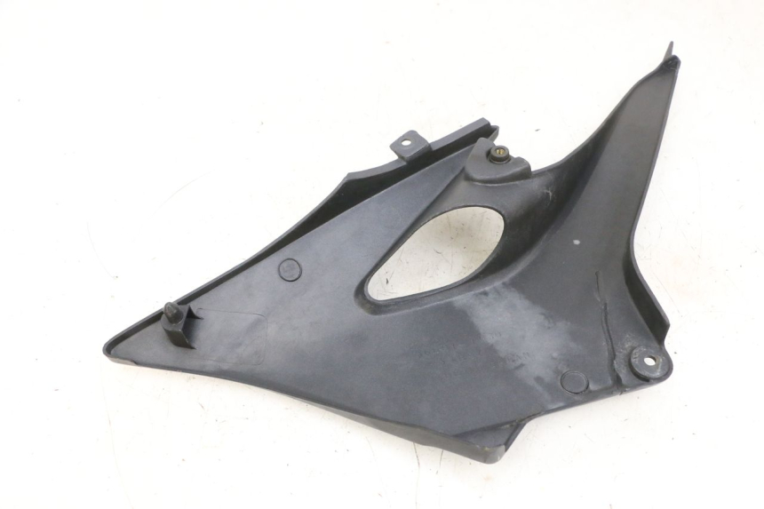 photo de RIGHT UNDERSEAT PANEL KAWASAKI ZR 7 750 (1999 - 2001) - Fixing points details