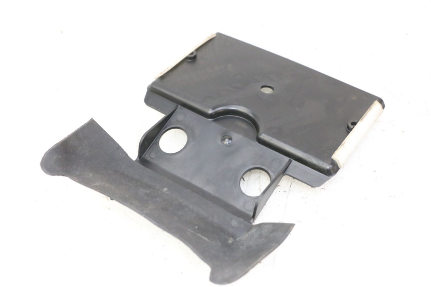 photo de UNDERSEAT PANEL YAMAHA FZ6 FAZER S2 600 (2007 - 2011)