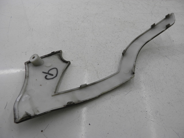 photo de LEFT UNDERSEAT PANEL BENZHOU YY50QT31 VINTAGE 50 (2009 - 2012) - Component detail