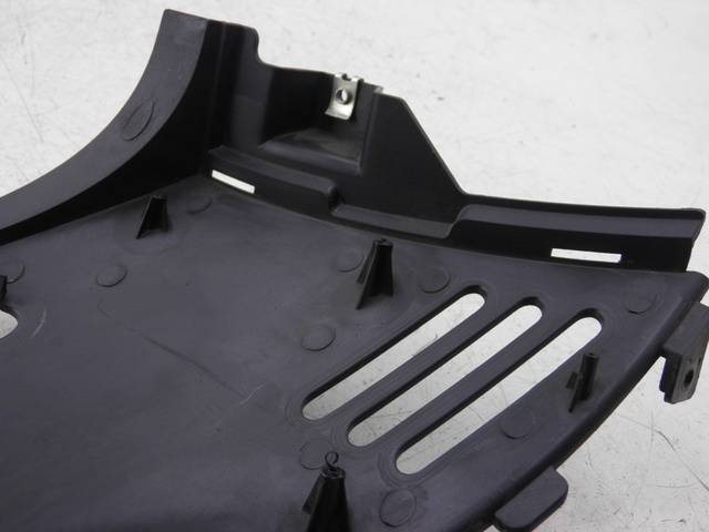 photo de LEFT UNDERSEAT PANEL DAELIM S2 FI 125 (2008 - 2012) - Alternative perspective